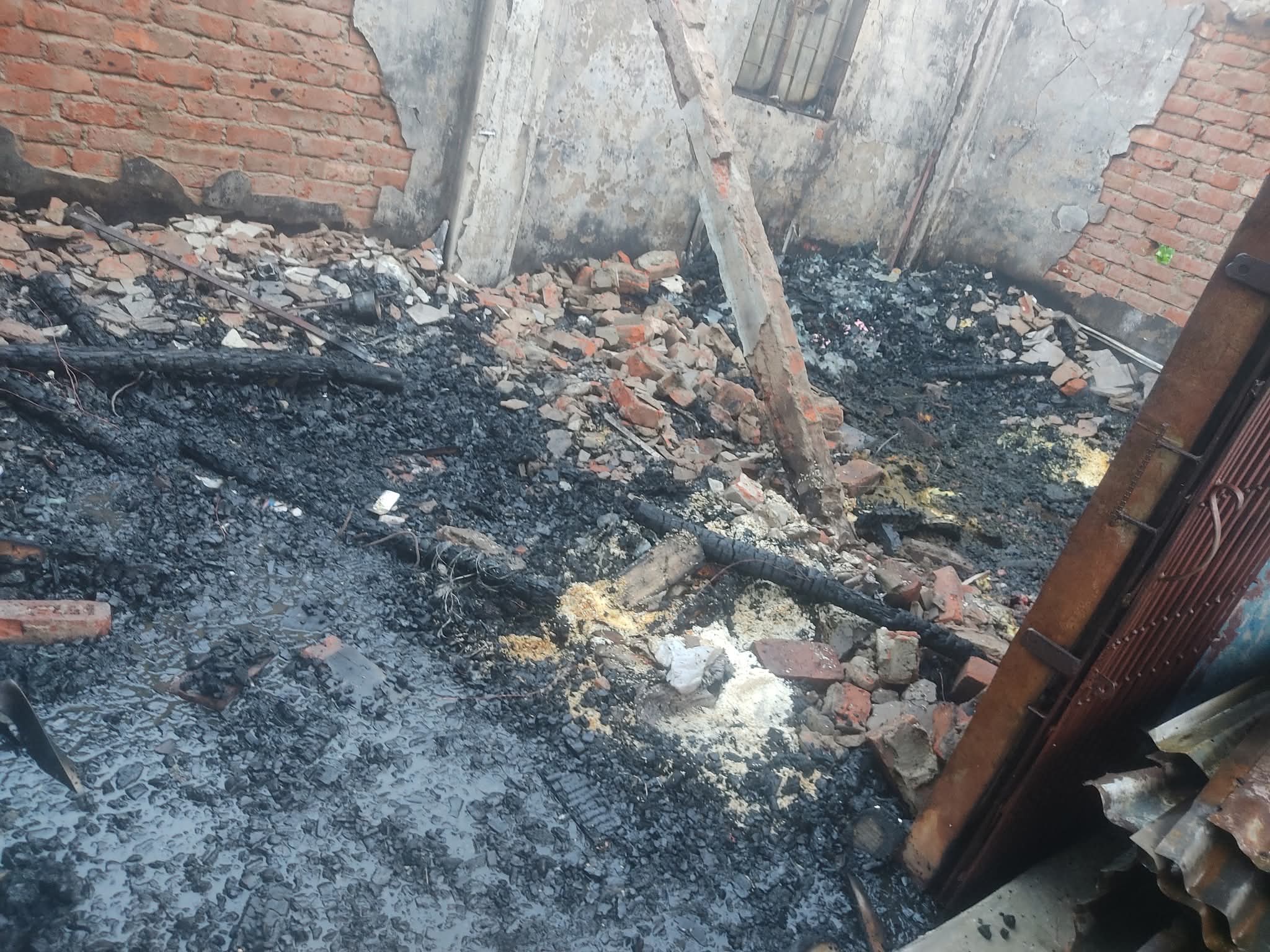 রাঙ্গুনিয়ার আগুনে পুড়ল ৩ দোকান