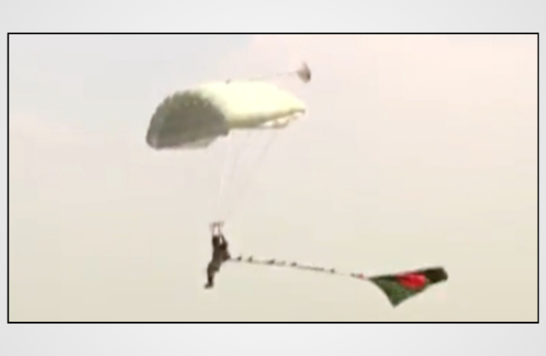 বিজয়ের আকাশে ইতিহাস, প্যারাস্যুটিংয়ে বিশ্বরেকর্ড বাংলাদেশের