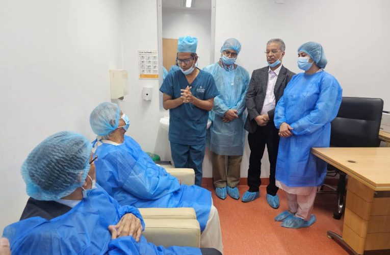খালেদা জিয়ার স্বাস্থ্যের খোঁজ নিতে এভারকেয়ার হাসপাতালে প্রধান উপদেষ্টা