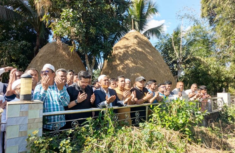 বিএনপি নেতার পিতার কবর জিয়ারত করলেন হুমাম কাদের চৌধুরী, শোকসন্তপ্ত পরিবারে সমবেদনা