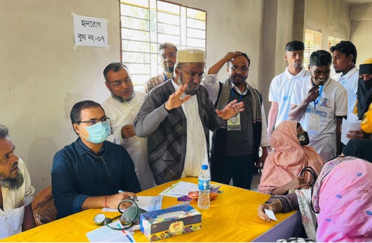বিজয়ের চেতনায় মানবিকতা: রাঙ্গুনিয়ায় এক হাজার মানুষের জন্য বিনামূল্যে চিকিৎসা সেবা