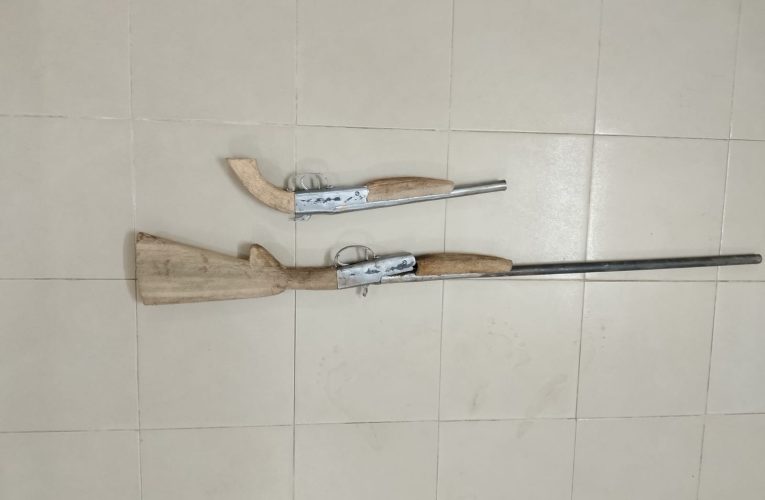 তথ্য প্রযুক্তির সহায়তায় চেকপোস্টে অভিযান, দক্ষিণ রাঙ্গুনিয়ায় দুই একনলা বন্দুক উদ্ধার