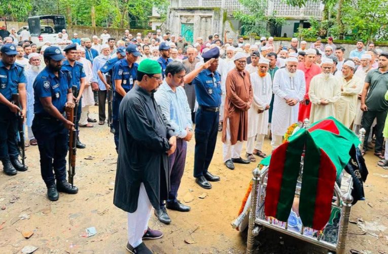 রাষ্ট্রীয় মর্যাদায় বীর মুক্তিযোদ্ধা সানা উল্লাহ চৌধুরীর দাফন