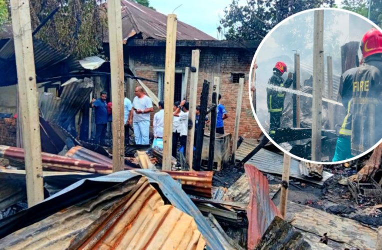 হাটহাজারীতে ভয়াবহ অগ্নিকাণ্ডে ছয় পরিবারের বসতঘর পুড়ে ছাই