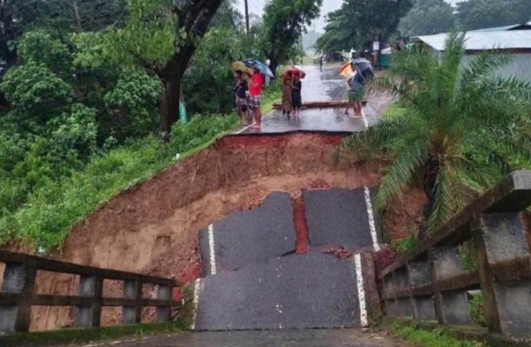 রাঙ্গুনিয়ায় সেতু ধসে বিচ্ছিন্ন রাঙামাটি-বান্দরবান সড়ক যোগাযোগ