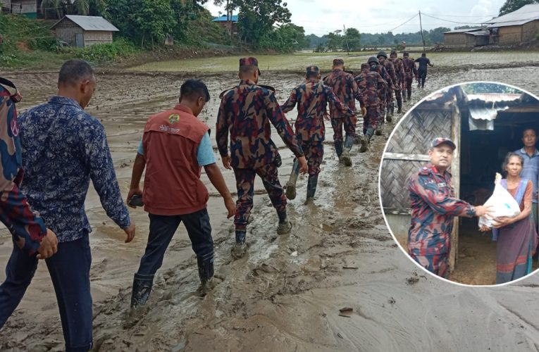 হাঁটুসমান কাদা ও নৌপথ পেরিয়ে বন্যার্ত মানুষের পাশে ৭ বিজিবি