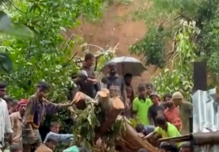 রাঙ্গুনিয়ায় একই দিনে দুই পাহাড়ধস: আহতকে দেখে ফেরার পর প্রাণ গেল আরেক নারীর
