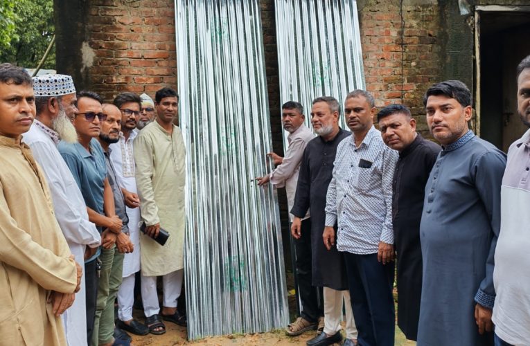 রাউজানে হৃদরোগে আক্রান্ত শ্রমিকদল নেতার পাশে আবুল কাশেম ফাউন্ডেশন