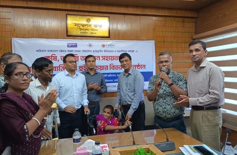 রাঙ্গুনিয়ায় ৮০ উপকারভোগীর মাঝে কারিতাসের অনুদান বিতরণ
