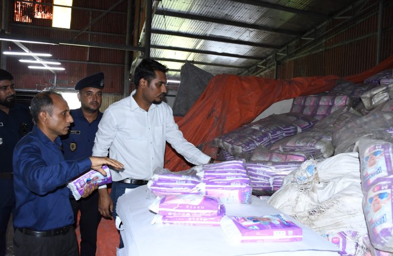 পটিয়ায় মেয়াদোত্তীর্ণ ডায়াপারে নতুন তারিখ, জরিমানা ২ লাখ ৫০ হাজার