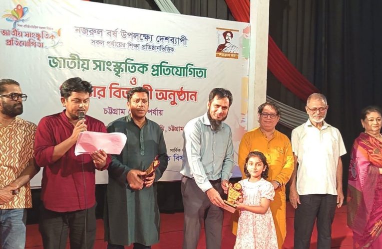 আবৃত্তিতে চট্টগ্রাম জেলায় প্রথম সাংবাদিককন্যা নাজাত