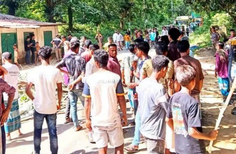 রাঙ্গুনিয়ায় উচ্ছেদ অভিযান ঘিরে বনকর্মীদের ওপর হামলার অভিযোগ, সড়ক অবরোধ