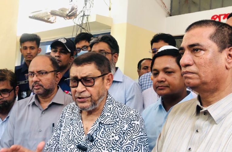 পটিয়া উপজেলা স্বাস্থ্য কমপ্লেক্সে স্বাস্থ্যমন্ত্রীর আকস্মিক পরিদর্শন, ৯ জন জনবল পদায়নের সিদ্ধান্ত
